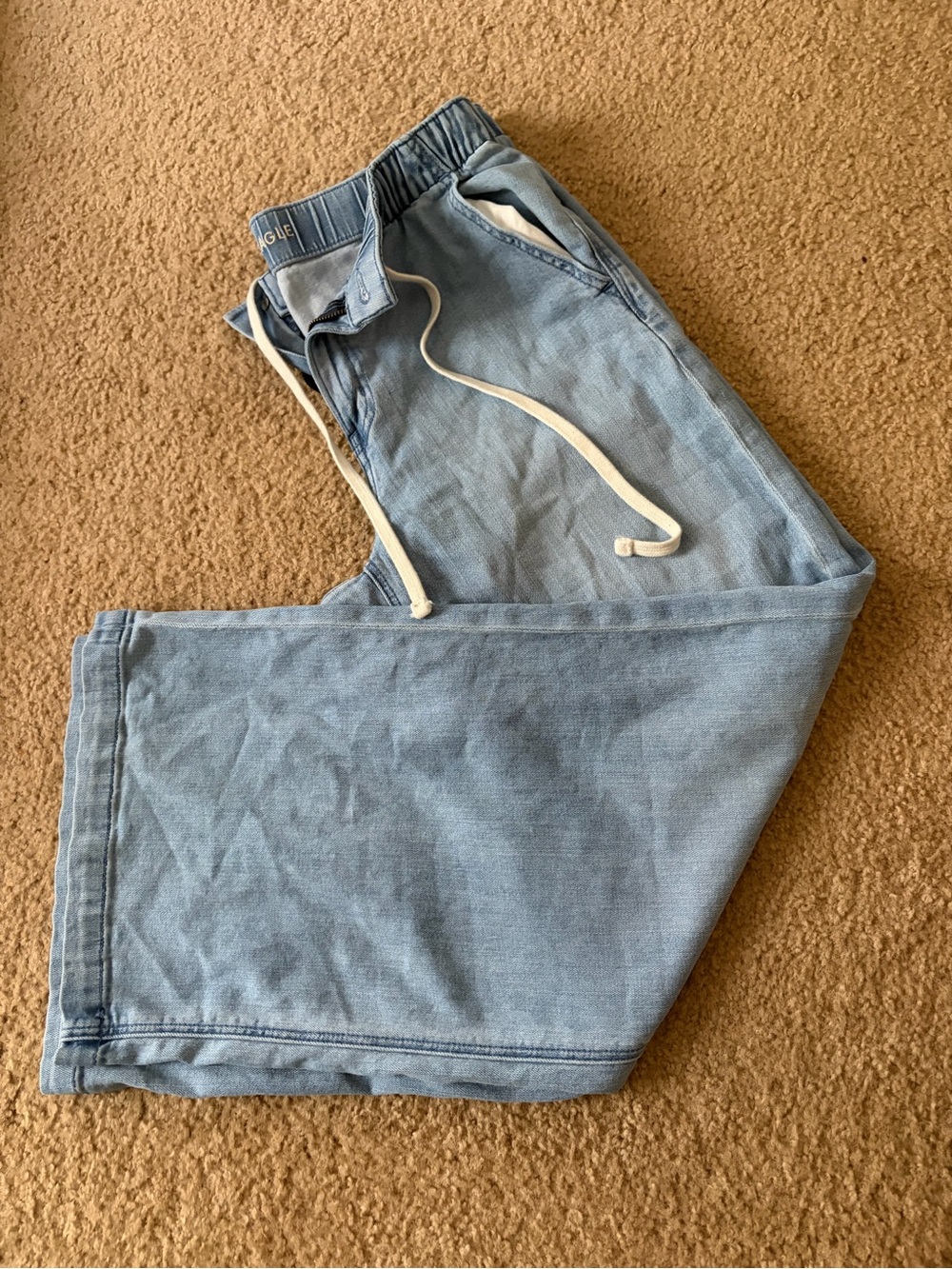 American Eagle Dreamy Drape Low Rise Ultra Wide Leg Pull on Jean - Small